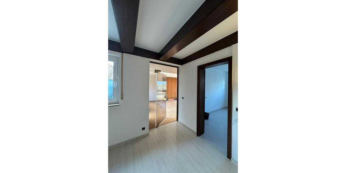 Erdgeschoßwohnung Uhingen - 4 Zimmer, 120 m&sup2;, 1.600&euro; | Angebot:25988250