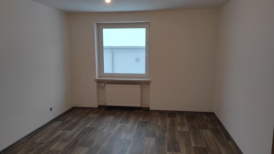 Renovierte 3-Zimmer Wohnung in 93086 Wörth an der Donau zimmer