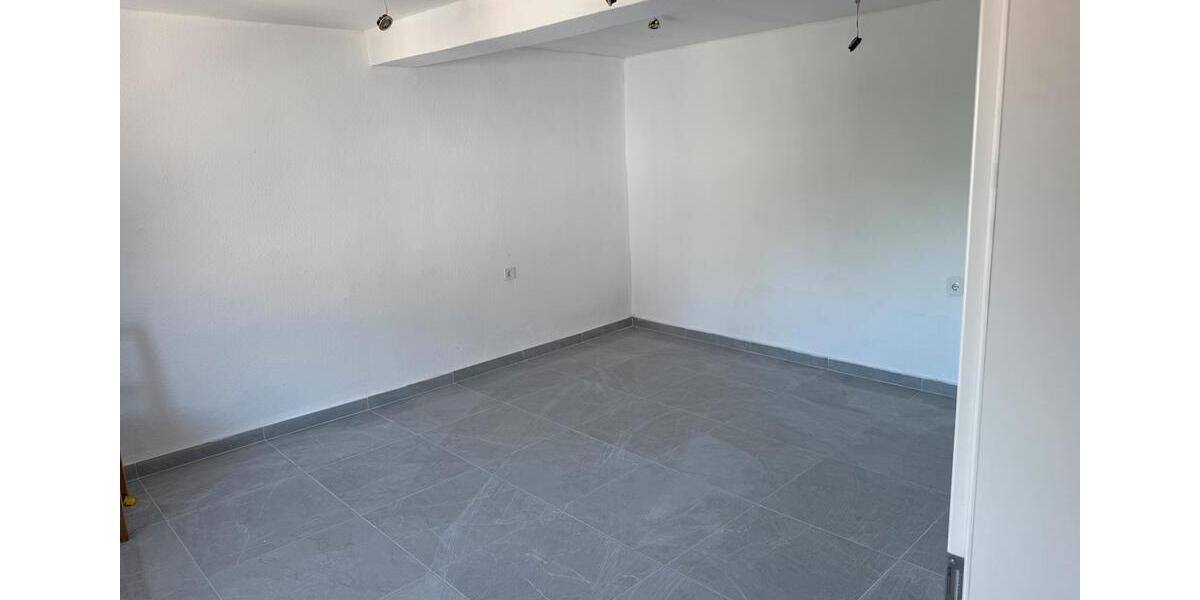 Einfamilienhaus Feldatal - 8 Zimmer, 280 m&sup2;, 1.390&euro; | Angebot:26604948