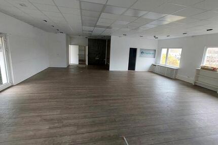 Einzelhandels- Ausstellungsfläche am Wasser zu vermieten zimmer