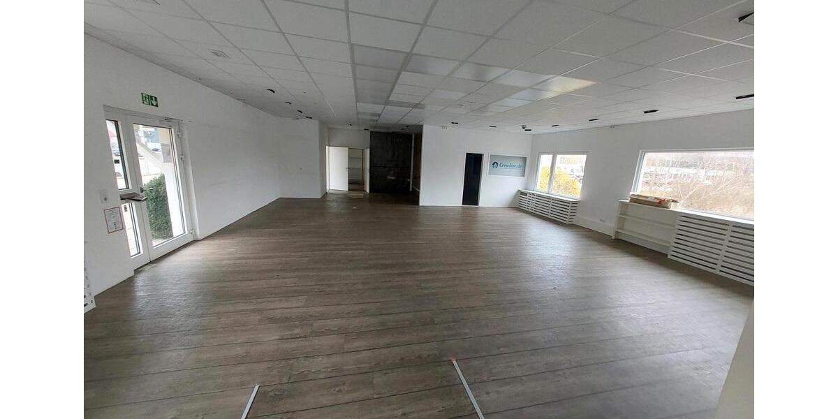 Einzelhandels- Ausstellungsfläche am Wasser zu vermieten zimmer