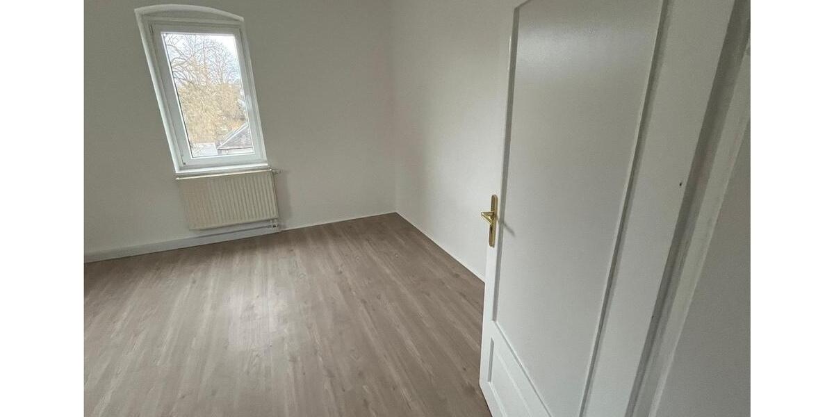 Dachgeschoßwohnung Gersdorf - 5 Zimmer, 130 m&sup2;, 900&euro; | Angebot:25717822