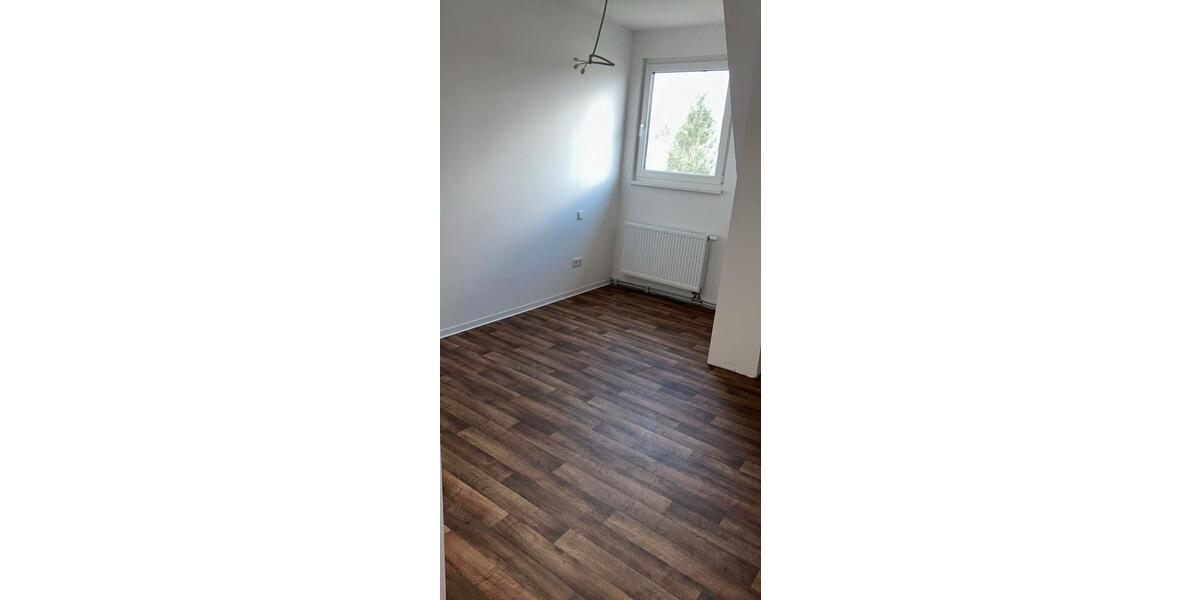 Dachgeschoßwohnung Bous - 4 Zimmer, 130 m&sup2;, 890&euro; | Angebot:24826041
