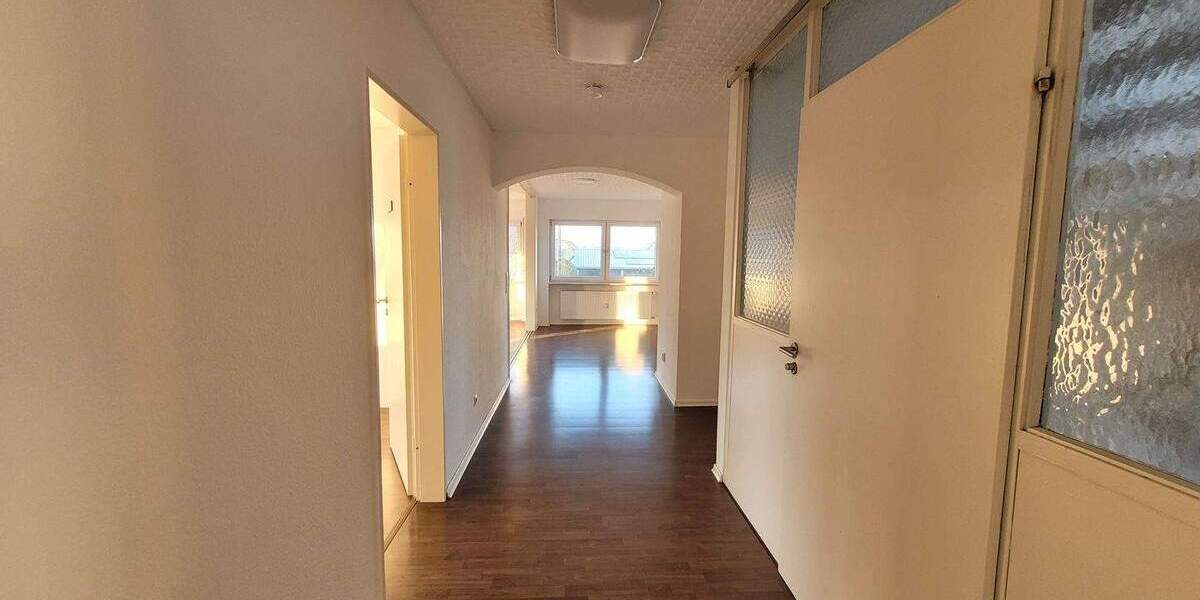 Etagenwohnung Giebelstadt Euerhausen - 4 Zimmer, 113 m&sup2;, 860&euro; | Angebot:24621031