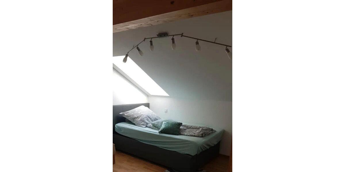 Dachgeschoßwohnung Leonberg - 2 Zimmer, 61 m&sup2;, 860&euro; | Angebot:26293141