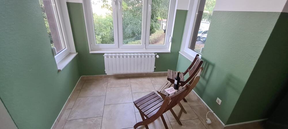 Ruhig gelegene 3-Zimmer-Wohnung mit Wintergarten auf großem Grundstück am Friedensberg