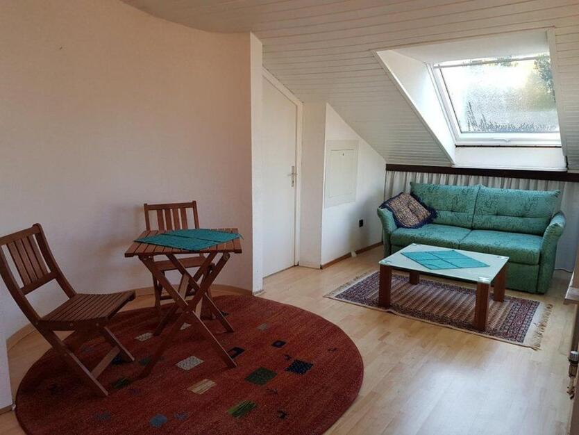 2 Zimmer Wohnung - teilmöbliert - Balkon