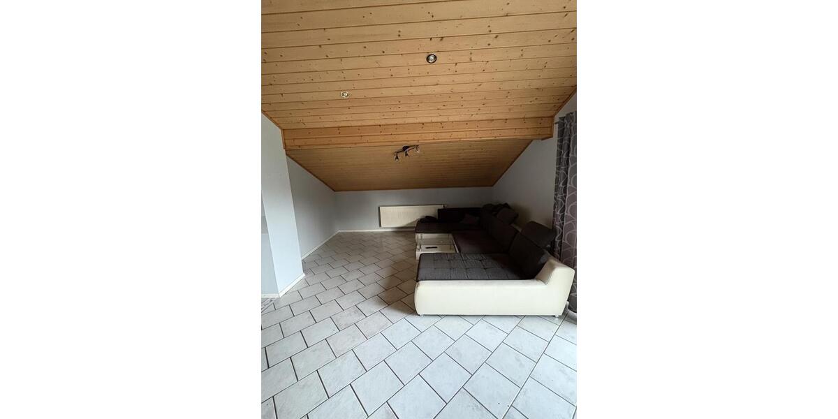 Dachgeschoßwohnung Mossautal - 5 Zimmer, 115 m&sup2;, 1.000&euro; | Angebot:25947874