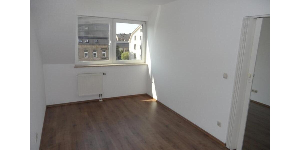 Helle 2 Raum Wohnung mit Balkon und Einbau -Singel-Küche 2 zimmer