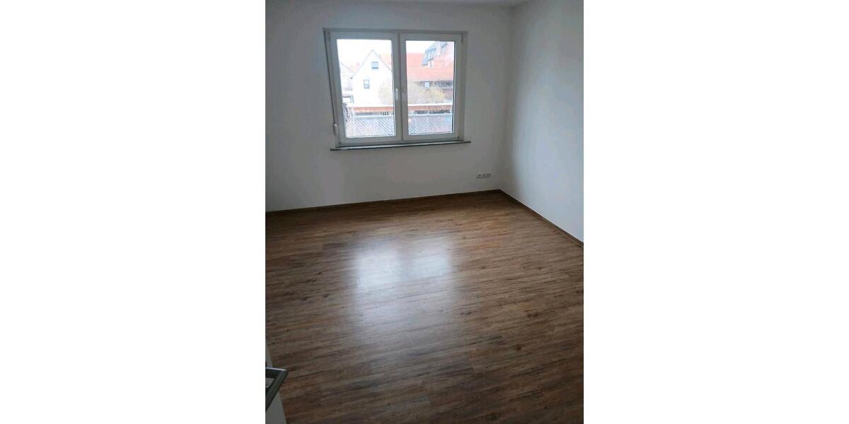 Etagenwohnung Pößneck - 3 Zimmer, 68 m&sup2;, 490&euro; | Angebot:26030081