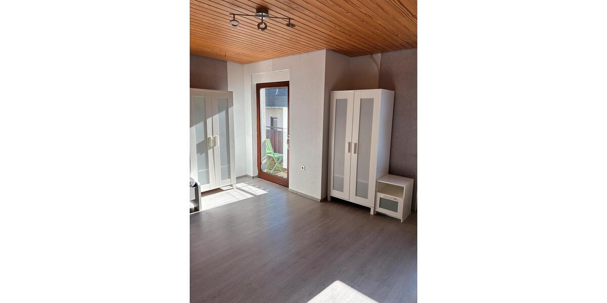 Wohnen auf Zeit Kitzingen - 4 Zimmer, 120 m&sup2;, 15&euro; | Angebot:24818538