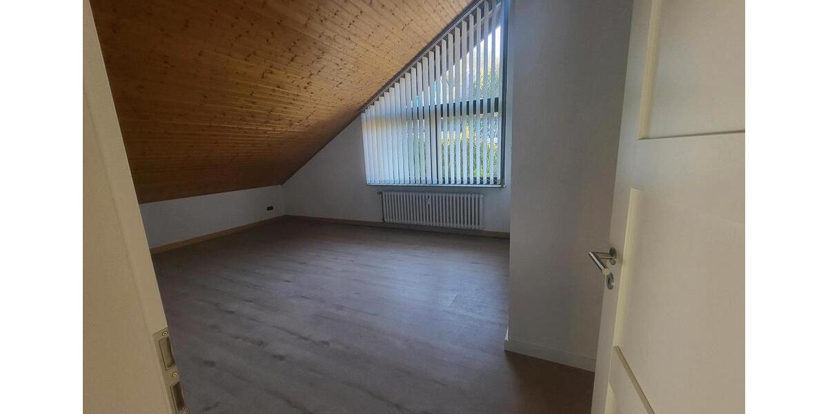 Dachgeschoßwohnung Altenahr - 3 Zimmer, 95 m&sup2;, 800&euro; | Angebot:25550864