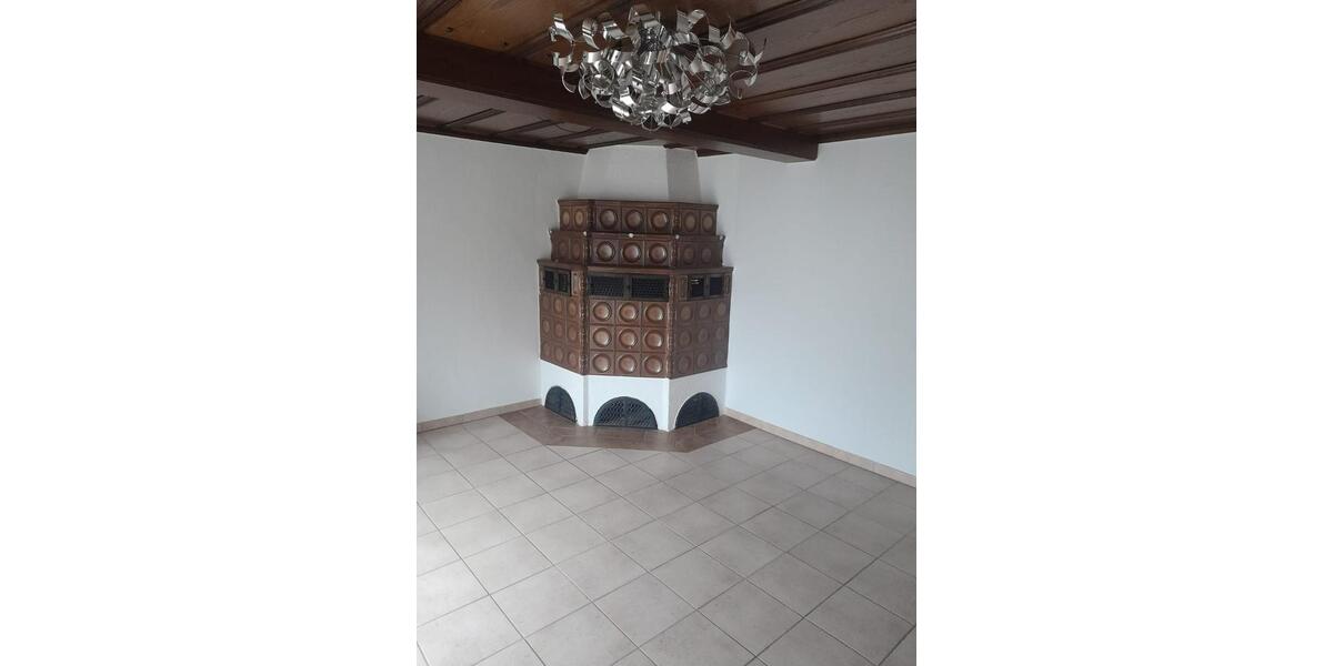 Dachgeschoßwohnung Beltheim - 3 Zimmer, 80 m&sup2;, 600&euro; | Angebot:24396830