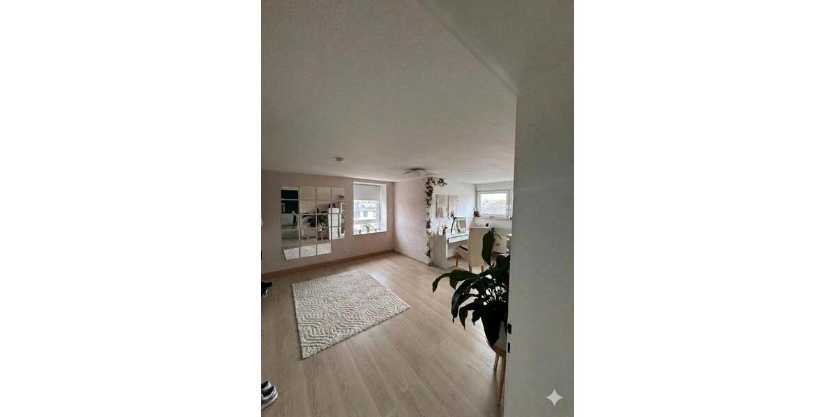 Dachgeschoßwohnung Püttlingen - 3 Zimmer, 82 m&sup2;, 620&euro; | Angebot:26256163