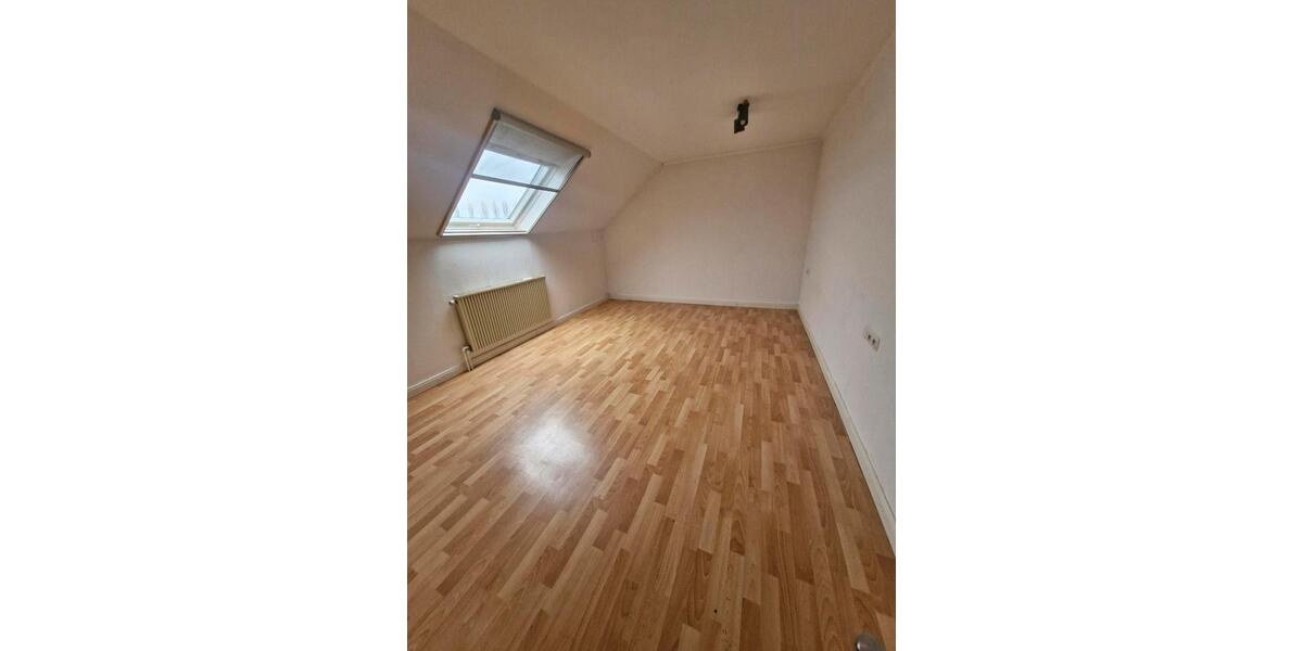 Reihenhaus Dudeldorf - 8 Zimmer, 200 m&sup2;, 1.400&euro; | Angebot:25824171