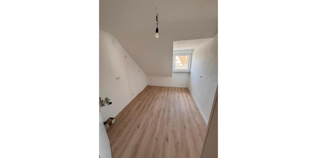 Dachgeschoßwohnung Allmersbach im Tal - 4 Zimmer, 75 m&sup2;, 1.100&euro; | Angebot:26383065
