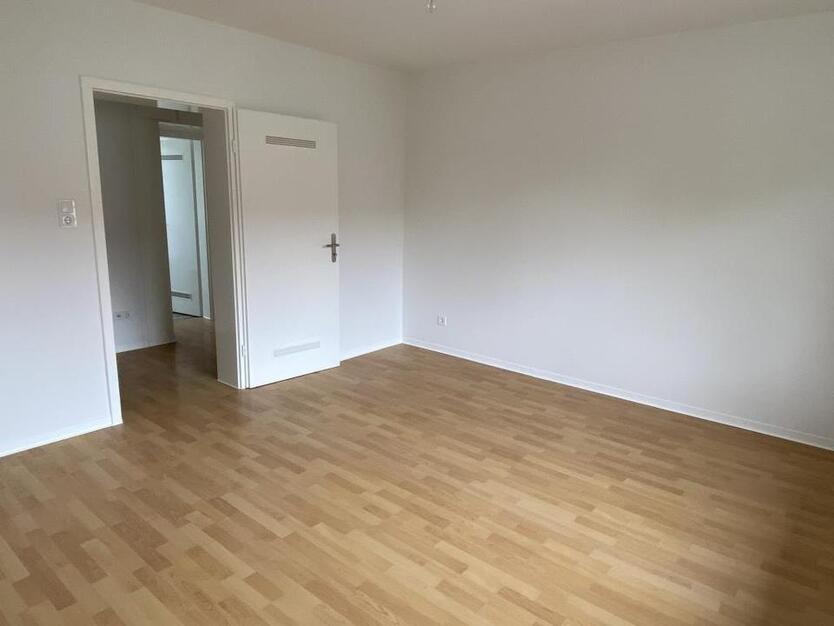 **FRISCH SANIERT**HELLE RÄUME UND RUHIGER WOHNGEGEND!** zimmer