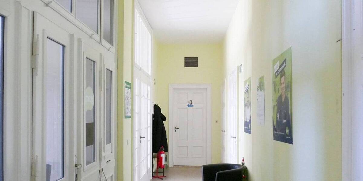 Gewerbeobjekt Reichenbach im Vogtland Reichenbach - 8 Zimmer, 196 m&sup2;, 985&euro; | Angebot:24028588