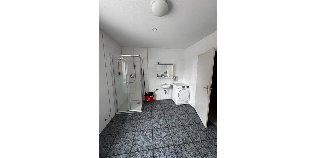 Wohnen auf Zeit Neuhofen - 13 Zimmer, 300 m&sup2;, 19&euro; | Angebot:25931186