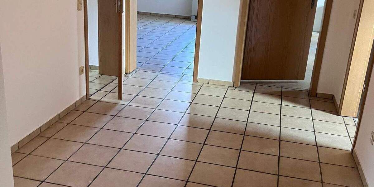 Renovierte 3-Zi.-DGW mit Gartenanteil - 91056 Erlangen-Hüttendorf 3 zimmer