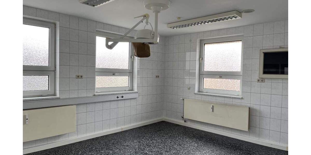 Bischofswerda! Ihre neue Herausforderung - Perfekte Praxis mit Möblierung! 6 zimmer