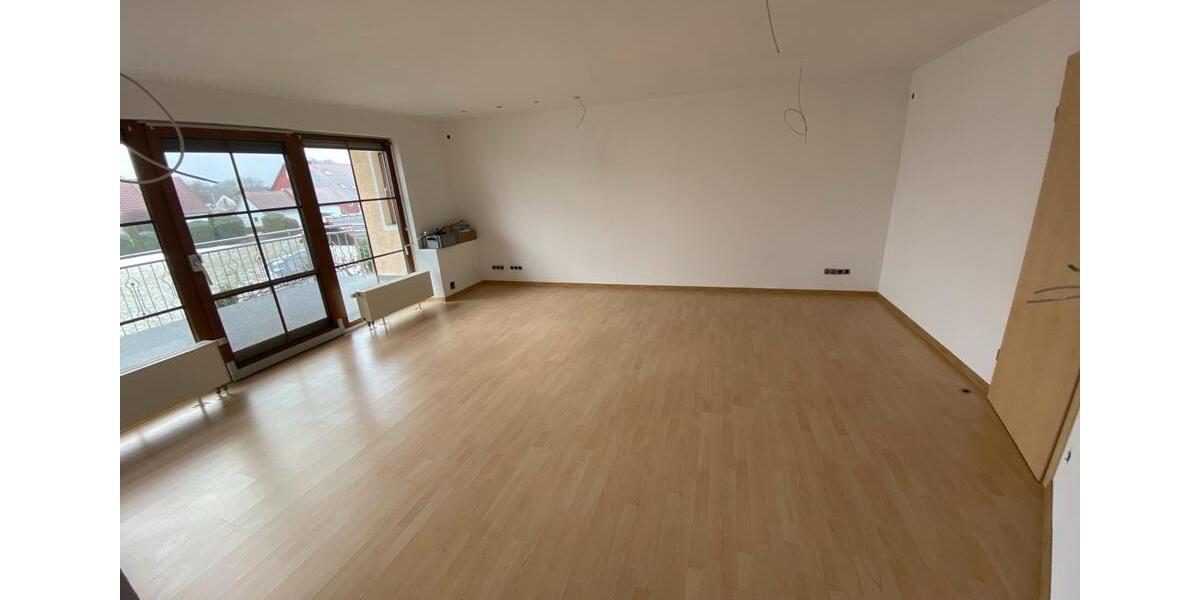 Dachgeschoßwohnung Burgheim - 4 Zimmer, 115 m&sup2;, 1.350&euro; | Angebot:23804526