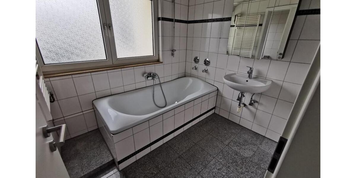 Dachgeschoßwohnung Elsenfeld - 4.5 Zimmer, 110 m&sup2;, 1.200&euro; | Angebot:24706574