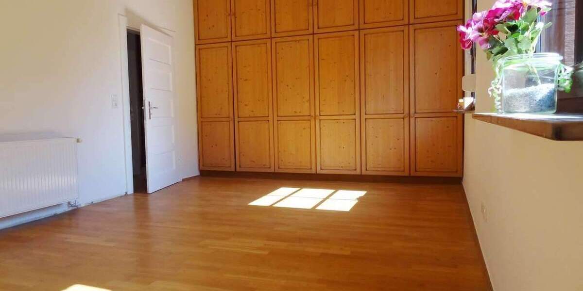 WG-Zimmer mit Einbauschrank in Hechtsheim inkl. W-Lan u.v.m. 1 zimmer