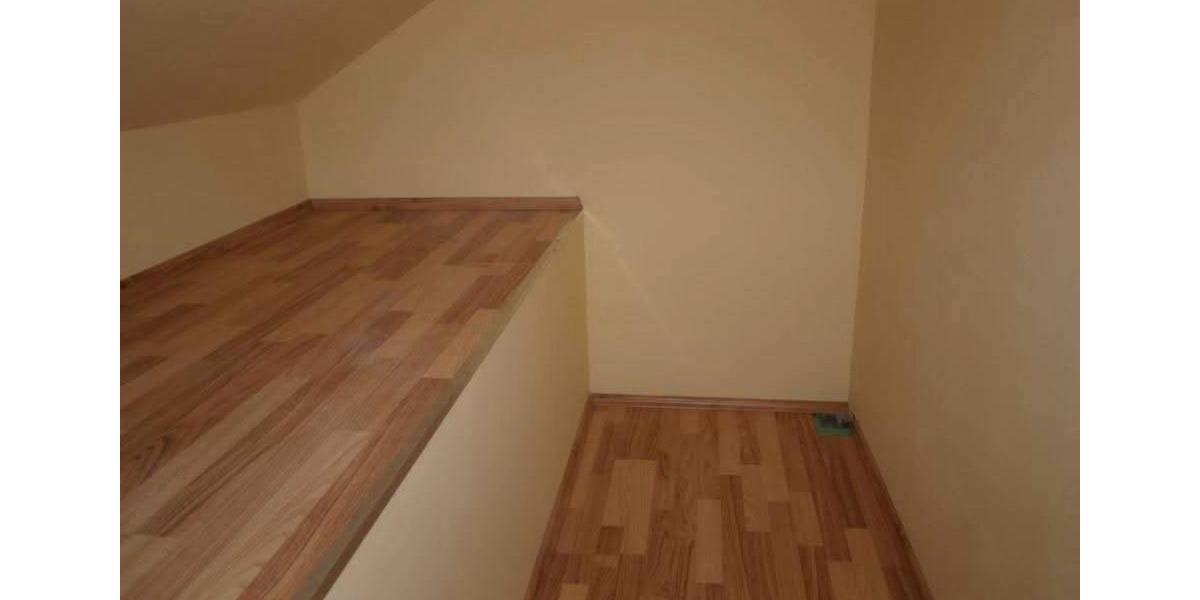 Dachgeschoßwohnung Singen (Hohentwiel) - 2.5 Zimmer, 105 m&sup2;, 900&euro; | Angebot:24705977