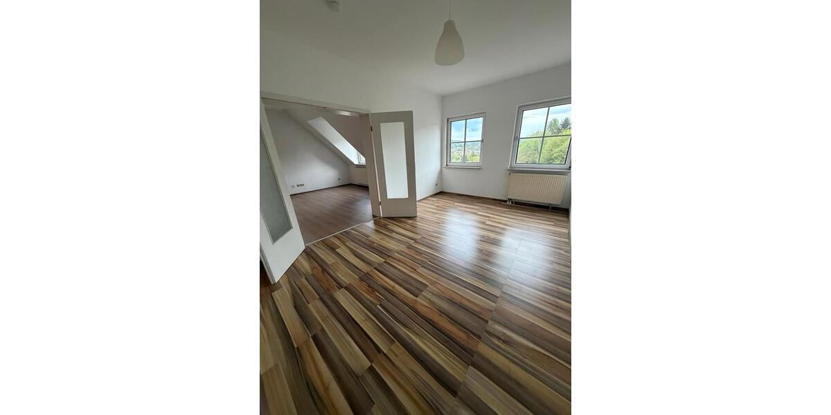 Dachgeschoßwohnung Suhl - 3 Zimmer, 74 m&sup2;, 592&euro; | Angebot:26432697
