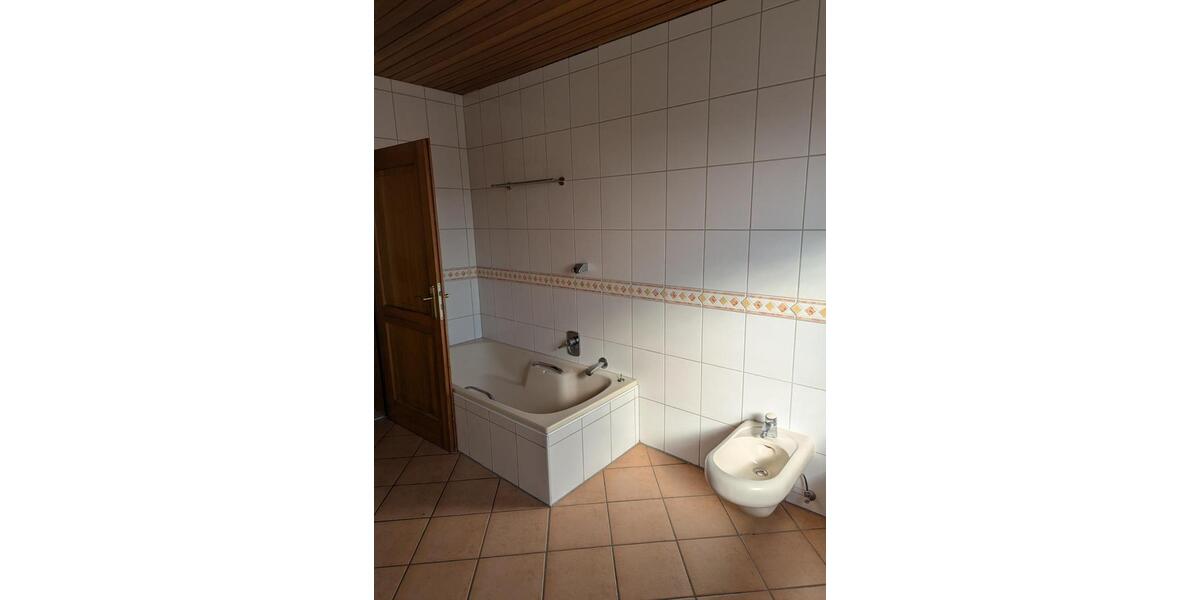 Etagenwohnung Amberg - 4 Zimmer, 140 m&sup2;, 1.140&euro; | Angebot:25435875