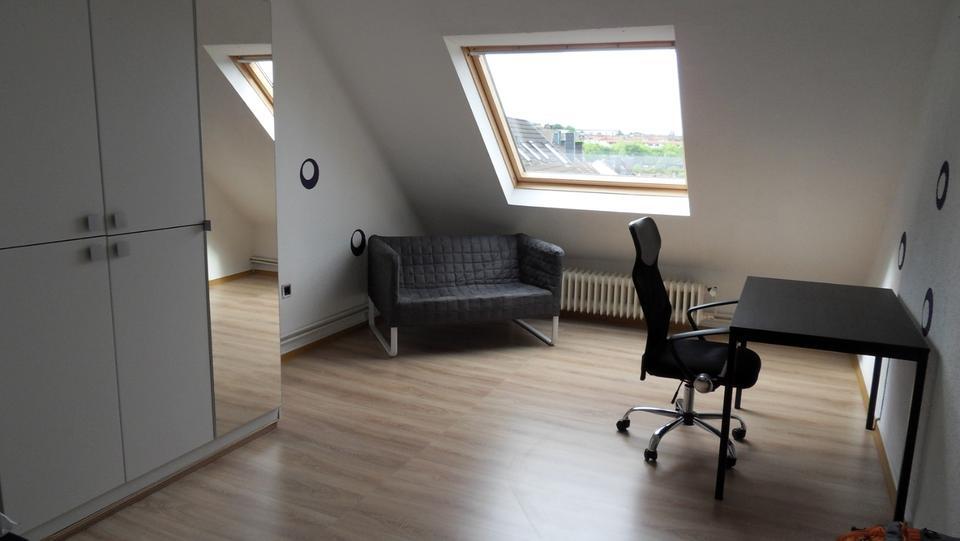 Möbl. WG-Zimmer in W-Vohwinkel ! Ab 19.10.25 bezugsfrei !