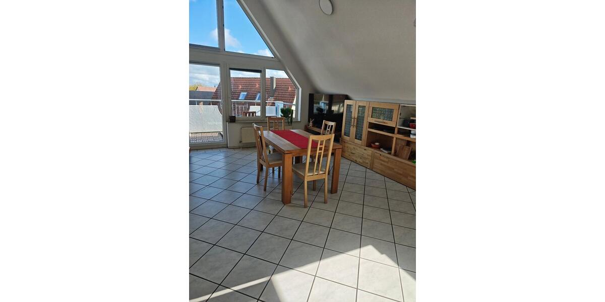 Helle 2,5 Zimmer DG in Herrenberg-Oberj mit Balkon - Möbliert 2 zimmer