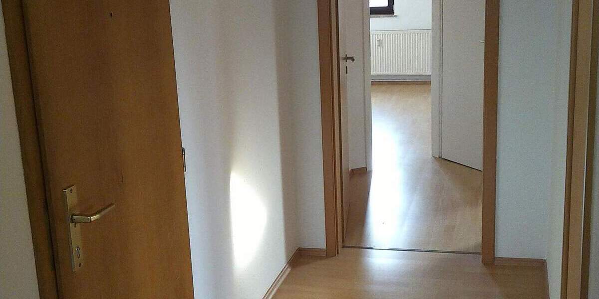 Etagenwohnung Heidenau - 3 Zimmer, 66 m&sup2;, 490&euro; | Angebot:23971851