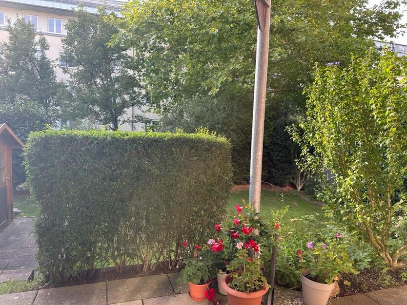 Helle 4,5-ZKB-Erdgeschoßwohnung mit Terrasse, Garten und Tiefgar