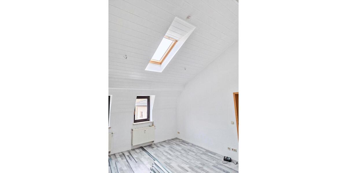 Dachgeschoßwohnung Reichenbach im Vogtland - 4.5 Zimmer, 127 m&sup2;, 610&euro; | Angebot:25275050