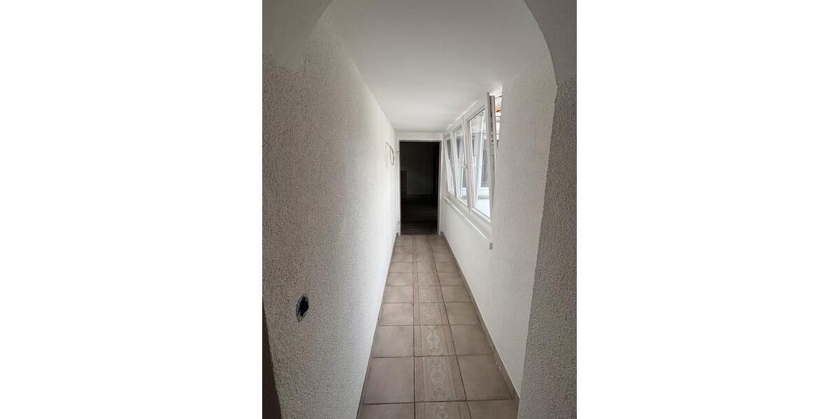 Etagenwohnung Butzbach - 6 Zimmer, 180 m&sup2;, 1.980&euro; | Angebot:26606603