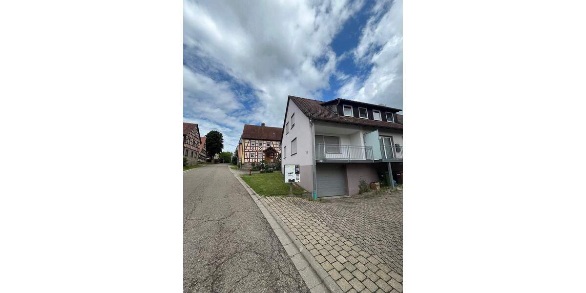 Etagenwohnung Adelshofen Neustett - 4 Zimmer, 112 m&sup2;, 800&euro; | Angebot:25733548