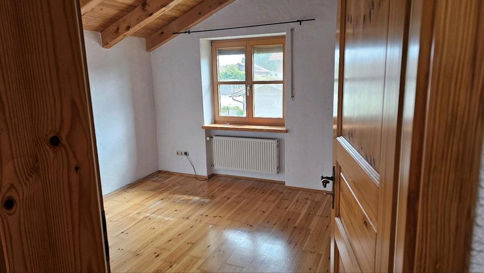 Dachgeschoßwohnung Tuntenhausen - 3 Zimmer, 86 m&sup2;, 1.200&euro; | Angebot:25568301