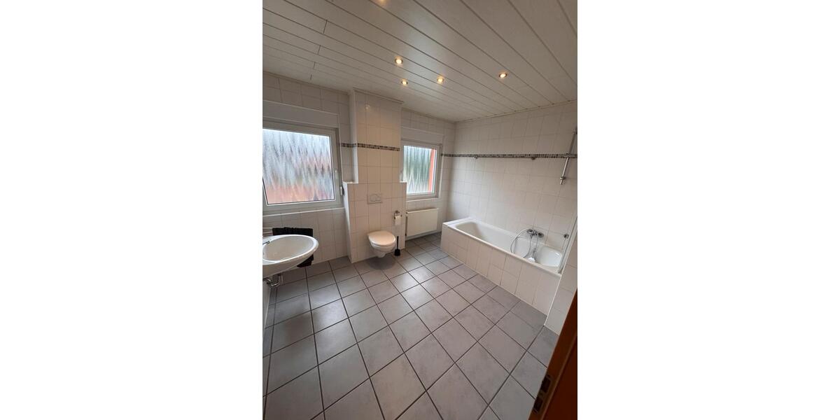 Etagenwohnung Weißenthurm - 5 Zimmer, 117 m&sup2;, 900&euro; | Angebot:26277400