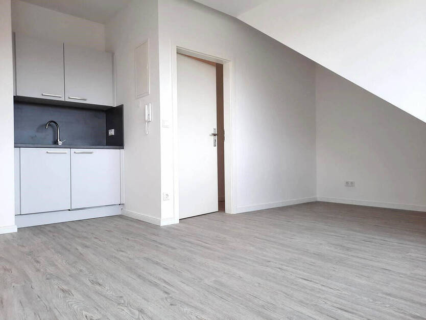 Die Uni vor der Tür! Dachgeschoss-Apartment in Harburg