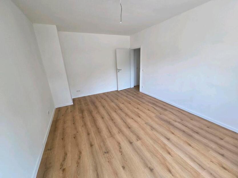 Schöne 3-Zimmerwohnung 70 qm mit Balkon kernsaniert