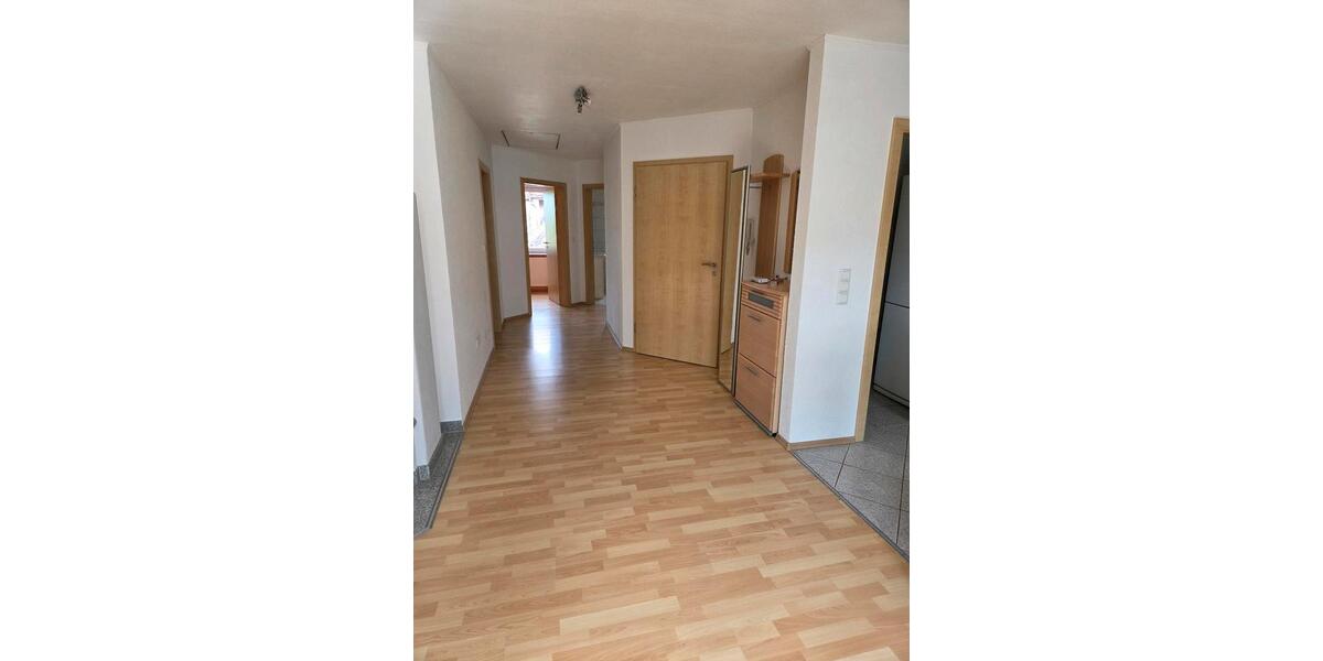 Dachgeschoßwohnung Knittlingen - 3 Zimmer, 80 m&sup2;, 900&euro; | Angebot:26535914