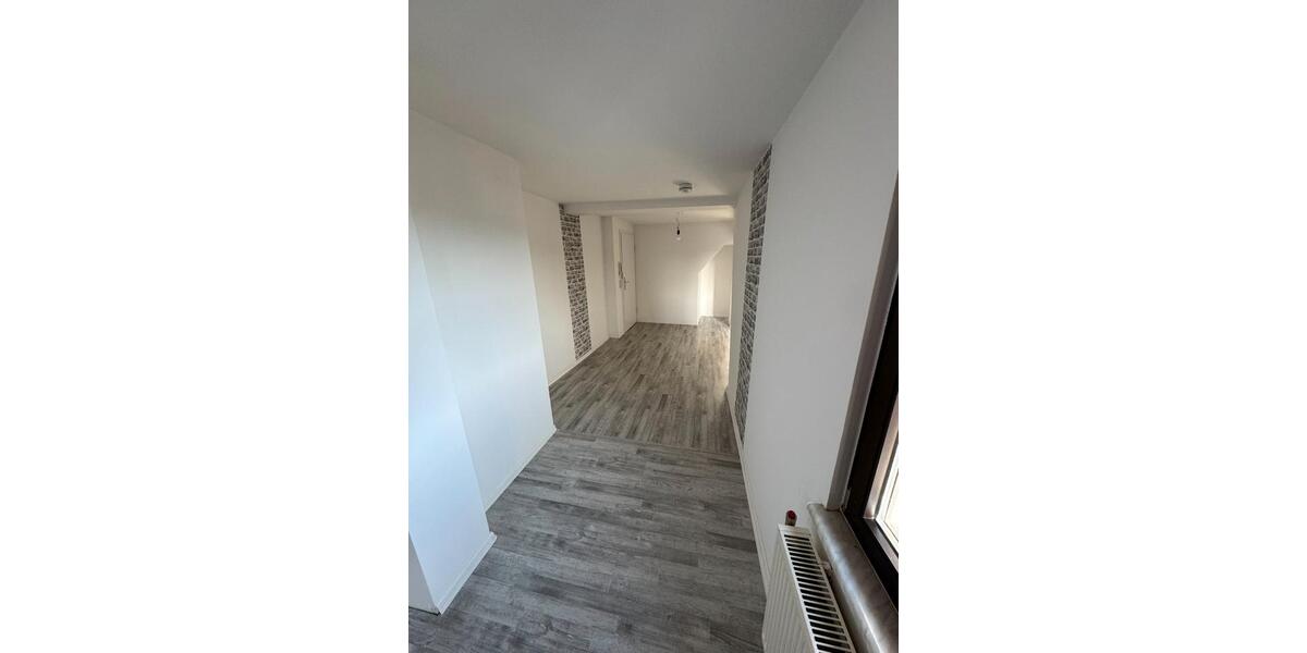 Dachgeschoßwohnung Freiberg - 2.5 Zimmer, 67 m&sup2;, 380&euro; | Angebot:26470199