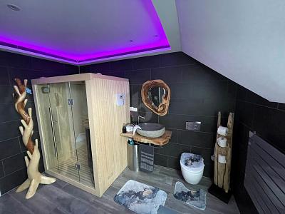 LUXURIÖS MÖBLIERTE WOHNUNG MIT WELLNESSBEREICH - Dachgeschoßwohnung Geesthacht | Angebot:27257942