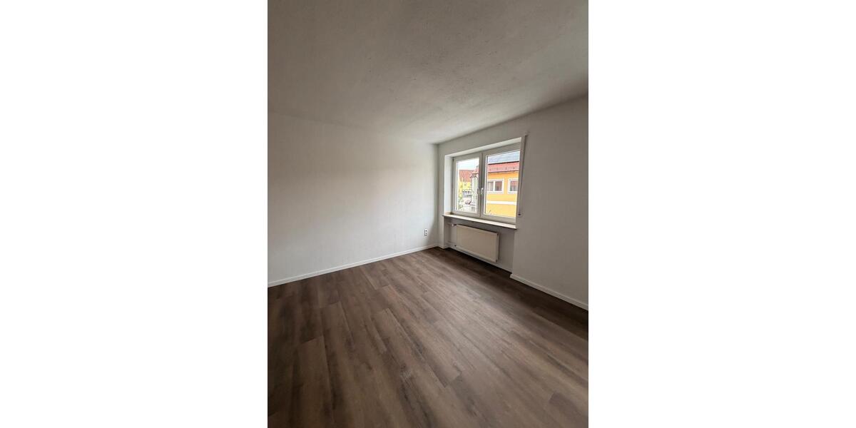 Etagenwohnung Bruck in der Oberpfalz - 2 Zimmer, 84 m&sup2;, 718&euro; | Angebot:26293172