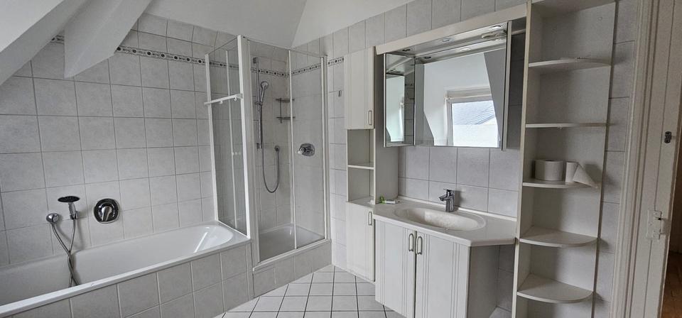 Etagenwohnung Wiesbaden Südost - 4 Zimmer, 105 m&sup2;, 1.500&euro; | Angebot:25379345