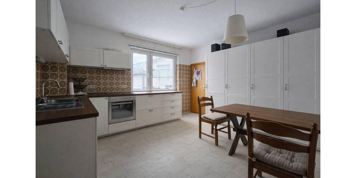 WG-Zimmer in großzügigem Haus (Misburg) nahe Bus&Bahn Haltestelle 4 zimmer