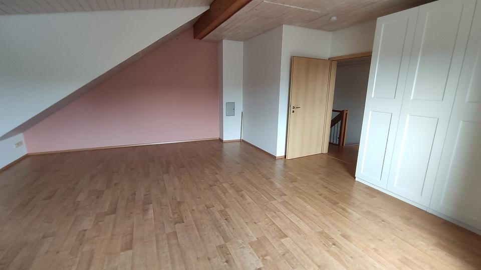 Etagenwohnung Friedrichshafen Ailingen - 7 Zimmer, 196 m&sup2;, 2.100&euro; | Angebot:26071877