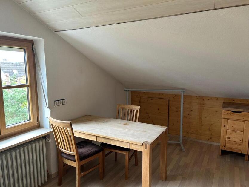 Möblierte 2-Zimmer-DG-Wohnung in Oettingen